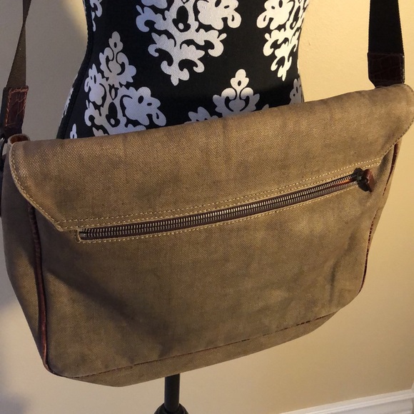 ETRO Unisex Sturdy Canvas Messenger Bag, storage, wide adjustable strap, pockets - Picture 4 of 17